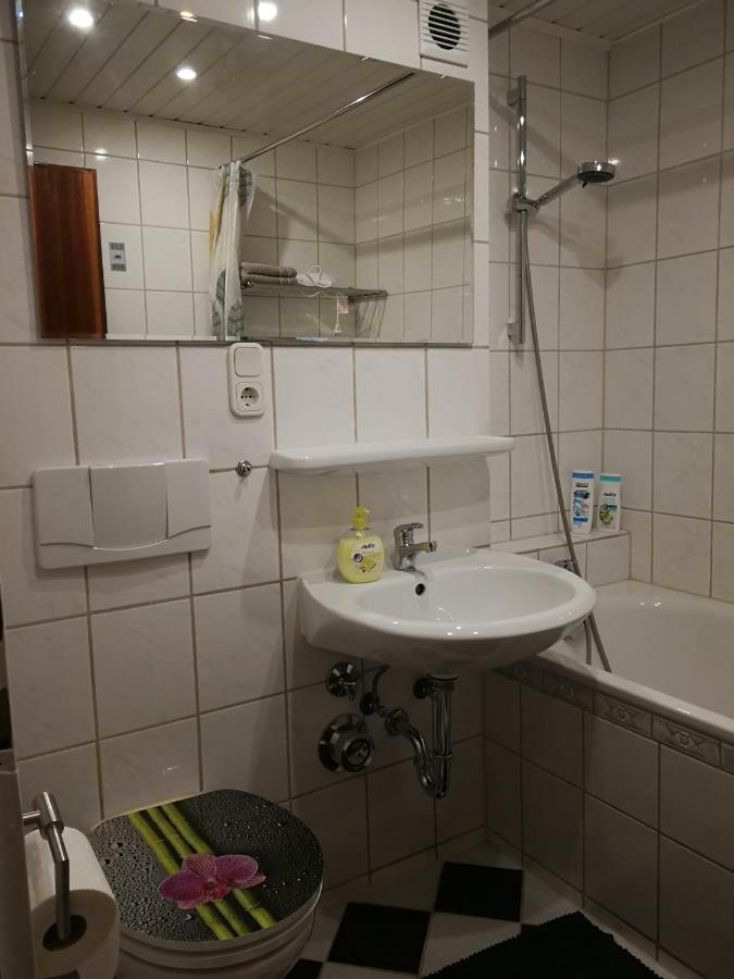 Ruhiges Apt. Direkt Am Naherholungsgebiet Mit Seeblick, Zentrum 5Min, Messe 18Min Nuremberg Bagian luar foto
